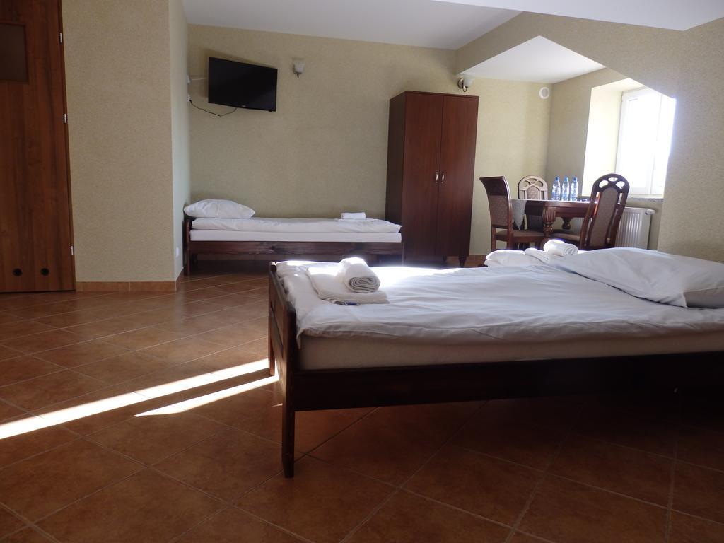 Dwor Bartnika Bed & Breakfast Narewka Room photo